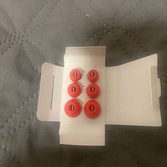 beats solo buds headphones- Red - without case - Picture 5 of 5